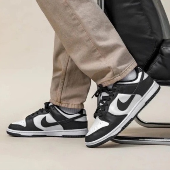 Nike SB Dunk Low leather low trainers Sz 9.5 Black White - Picture 2 of 12